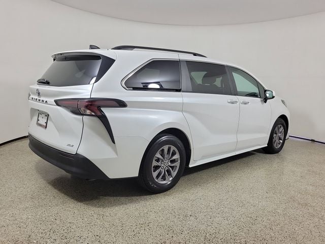 2025 Toyota Sienna XLE 8 Passenger
