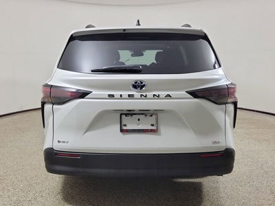 2025 Toyota Sienna XLE 8 Passenger