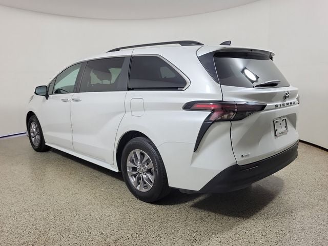 2025 Toyota Sienna XLE 8 Passenger