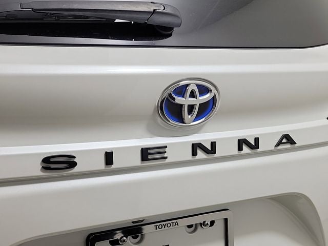 2025 Toyota Sienna XLE 8 Passenger