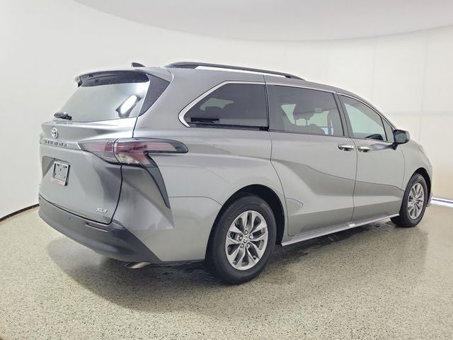 2026 Toyota Sienna XLE 8 Passenger