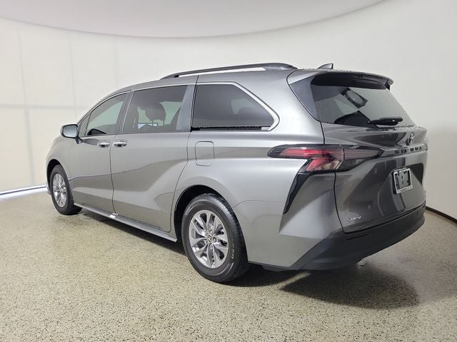 2026 Toyota Sienna XLE 8 Passenger