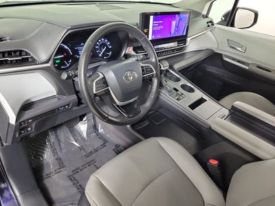 2025 Toyota Sienna XLE 8 Passenger