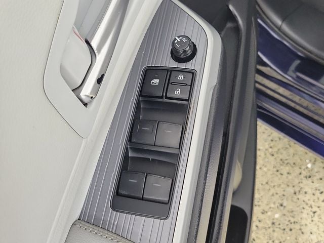2025 Toyota Sienna XLE 8 Passenger