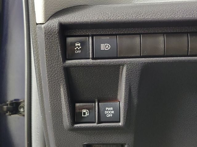 2025 Toyota Sienna XLE 8 Passenger