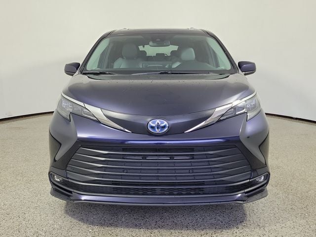 2025 Toyota Sienna XLE 8 Passenger