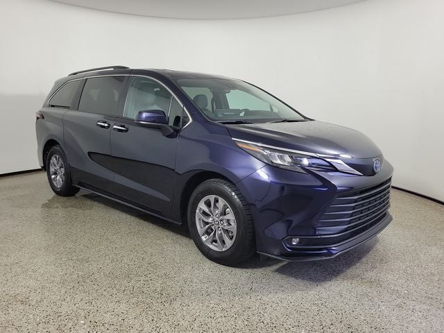 2025 Toyota Sienna XLE 8 Passenger