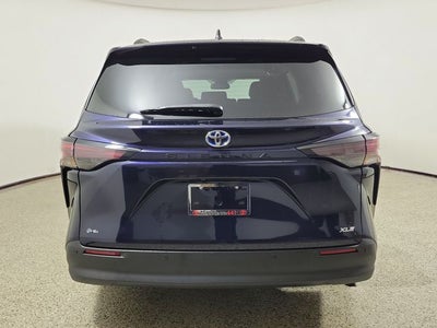 2025 Toyota Sienna XLE 8 Passenger