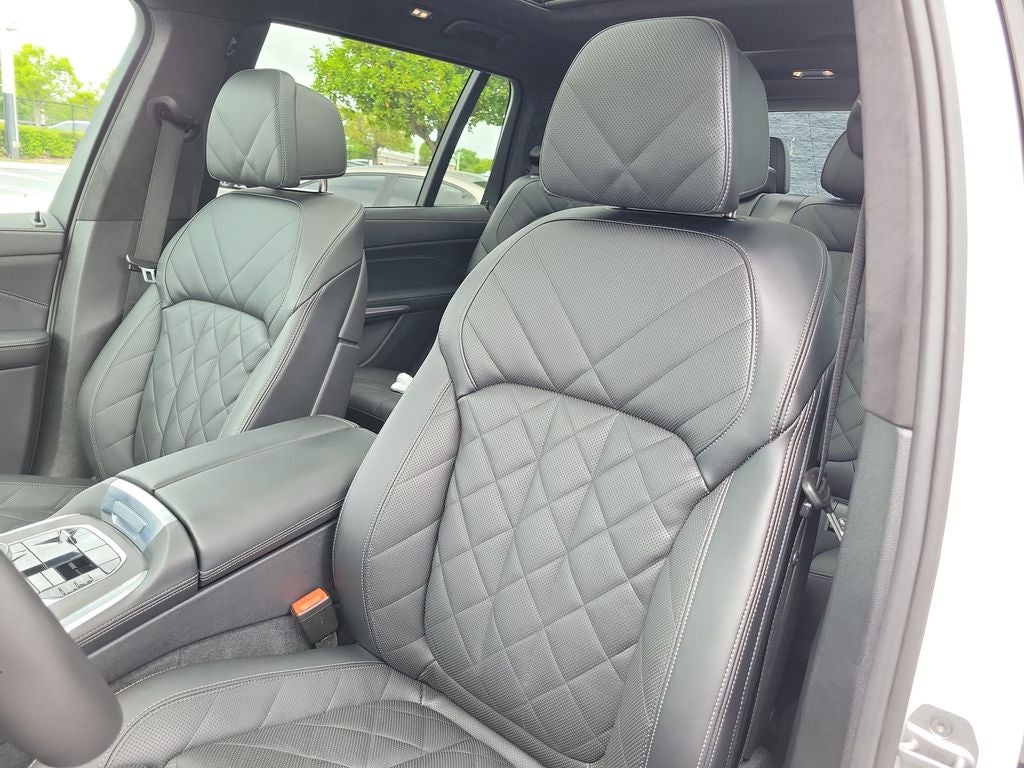 2025 BMW X7 xDrive40i M