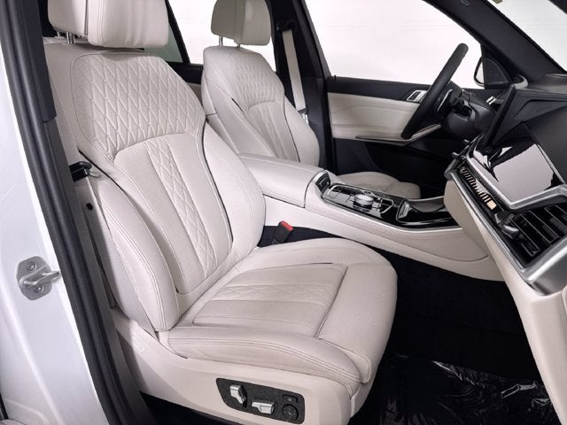 2025 BMW X5 M60i
