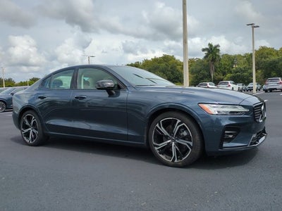 2024 Volvo S60 Core Dark Theme