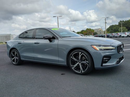 2024 Volvo S60 Plus Dark Theme
