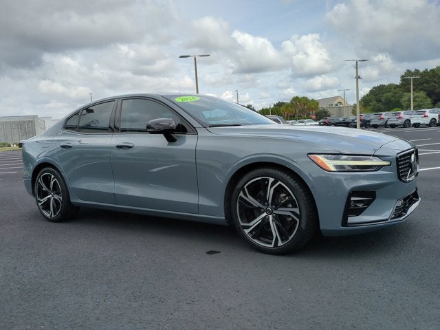 2024 Volvo S60 Plus Dark Theme