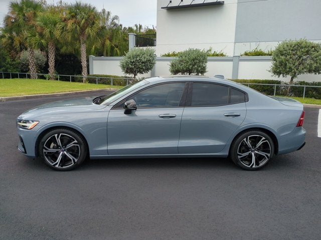 2024 Volvo S60 Plus Dark Theme