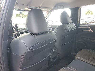 2024 Mitsubishi Outlander SE