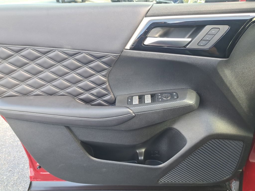 2023 Mitsubishi Outlander PHEV 40th Anniversary