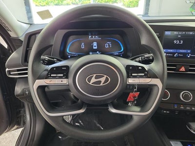 2025 Hyundai Elantra SE
