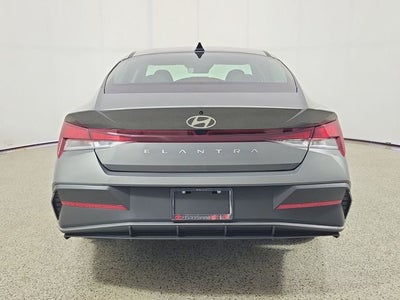 2025 Hyundai Elantra SE