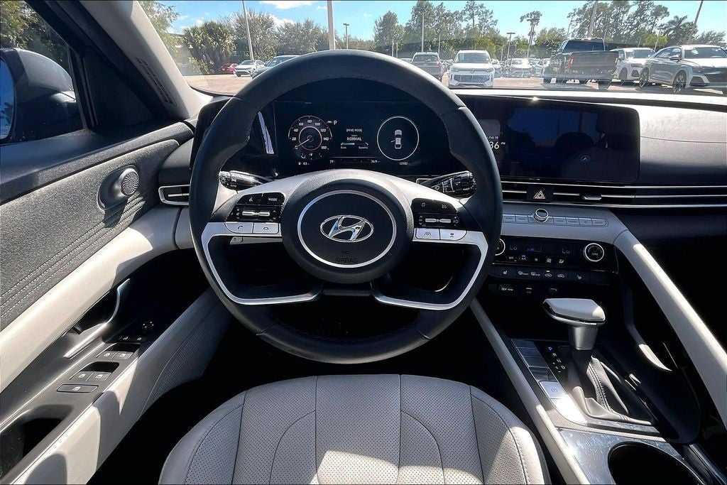 2022 Hyundai Elantra Limited