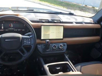 2024 Land Rover Defender 130 X-Dynamic SE