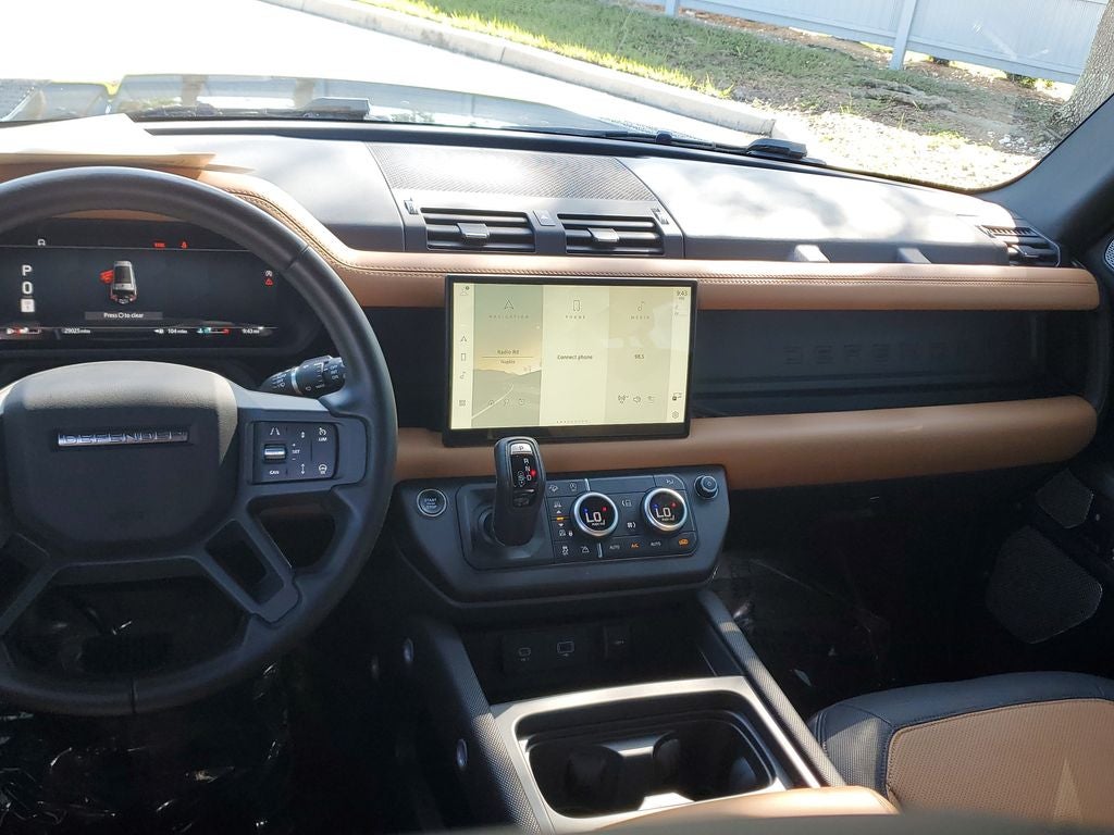 2024 Land Rover Defender 130 X-Dynamic SE