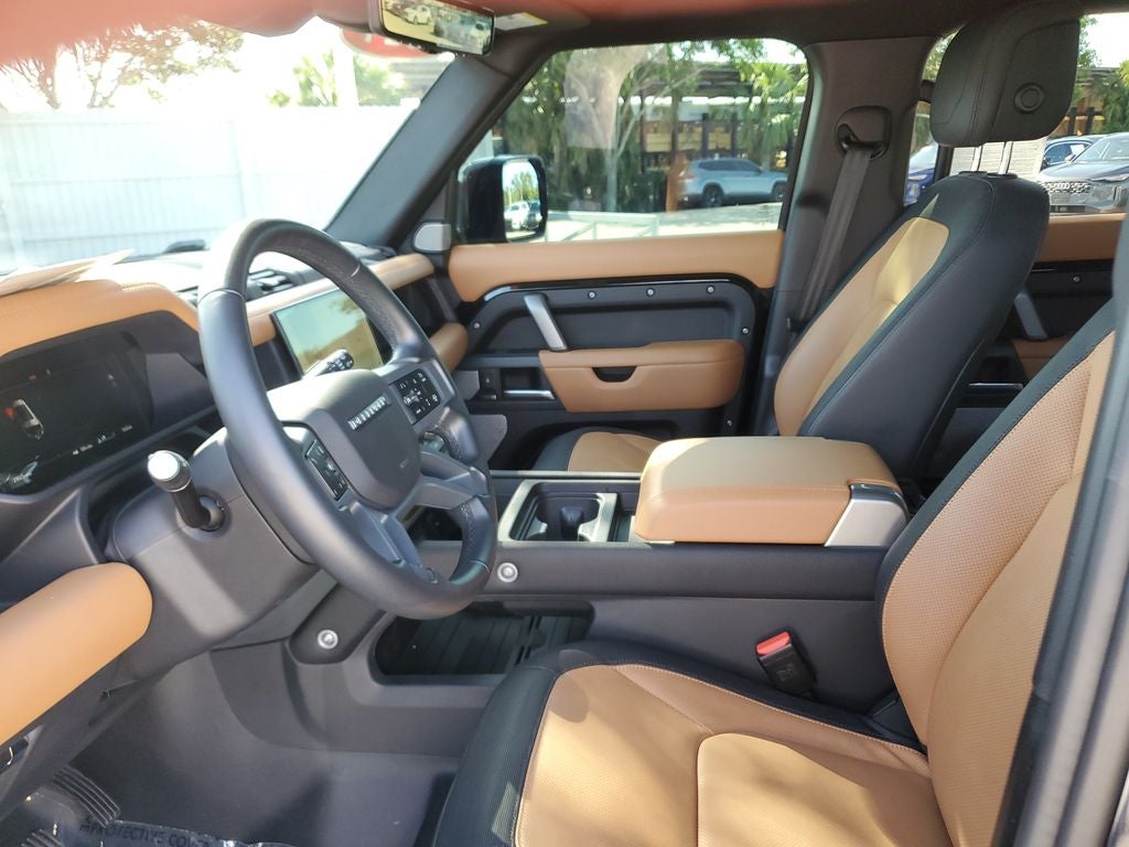 2024 Land Rover Defender 130 X-Dynamic SE