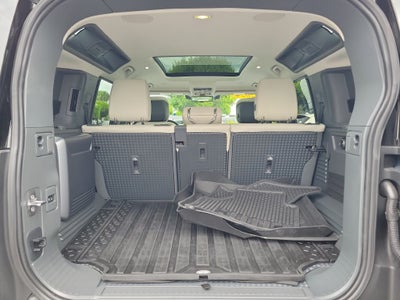 2024 Land Rover Defender SE