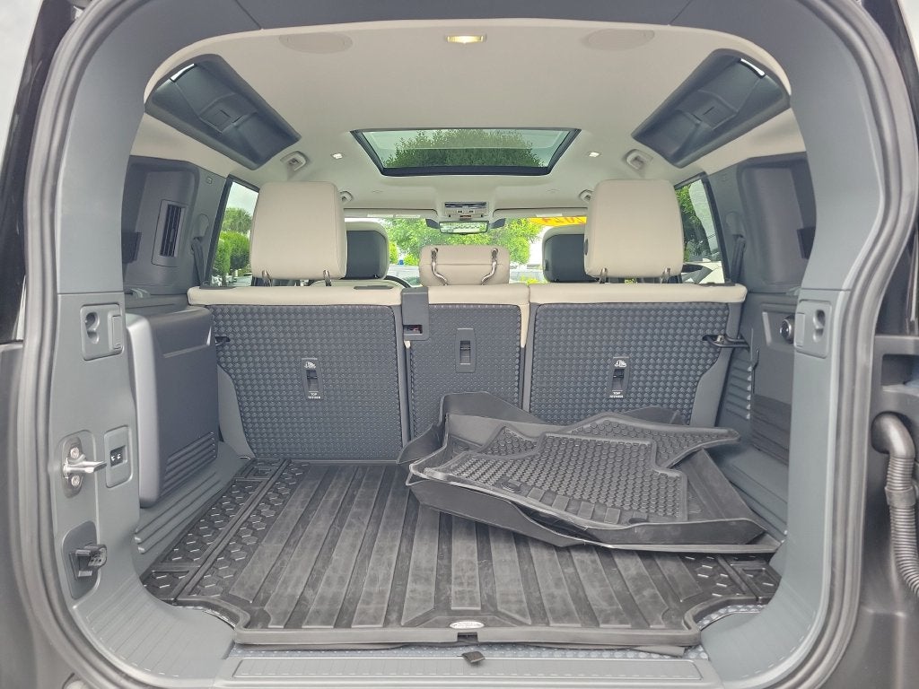 2024 Land Rover Defender SE