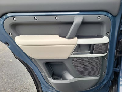 2024 Land Rover Defender SE