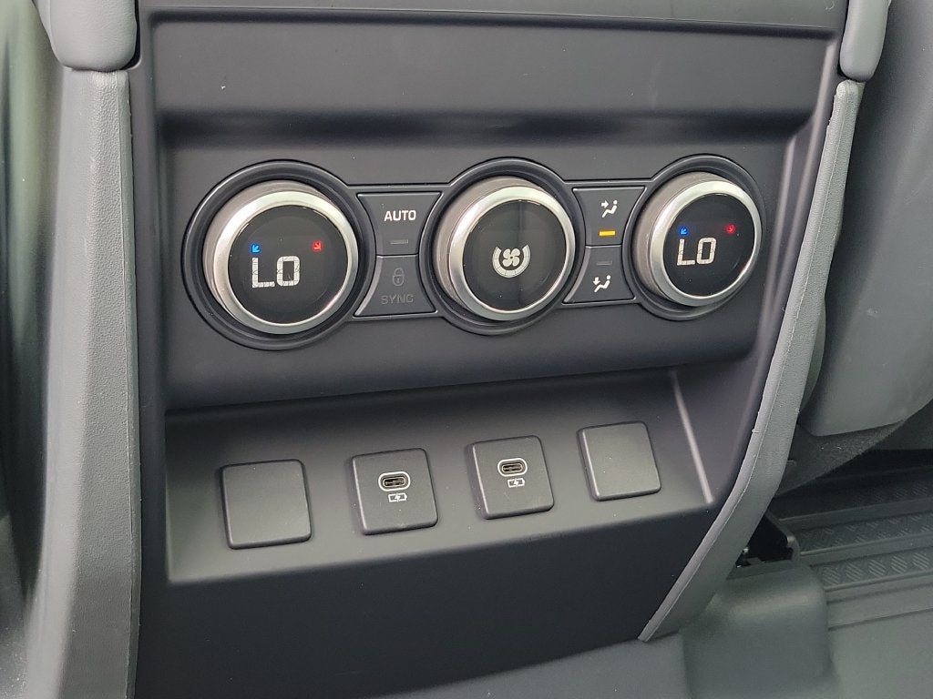 2024 Land Rover Defender SE