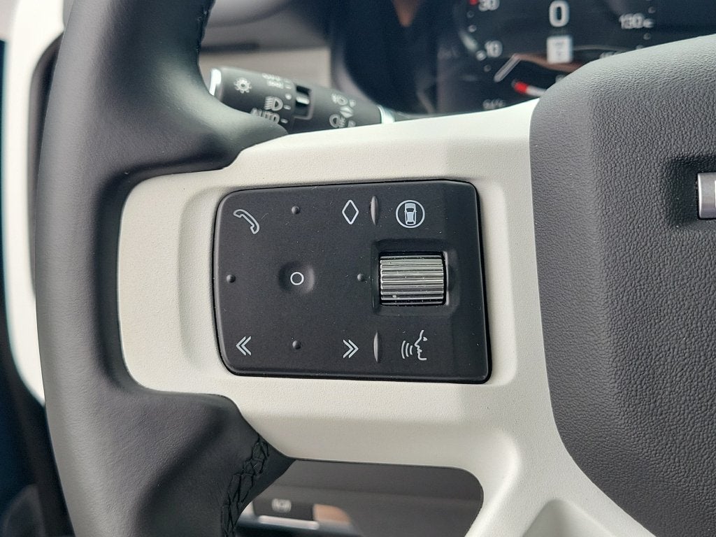 2024 Land Rover Defender SE