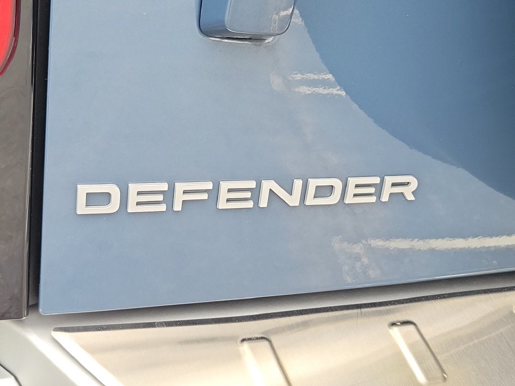 2024 Land Rover Defender SE