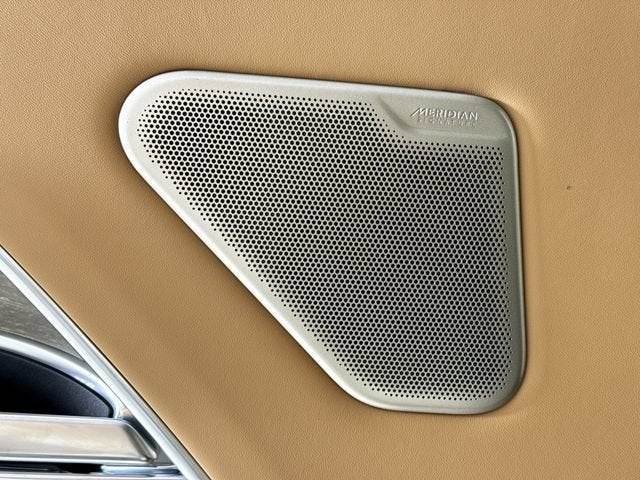 2026 Land Rover Range Rover SV