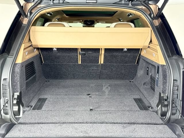 2026 Land Rover Range Rover SV