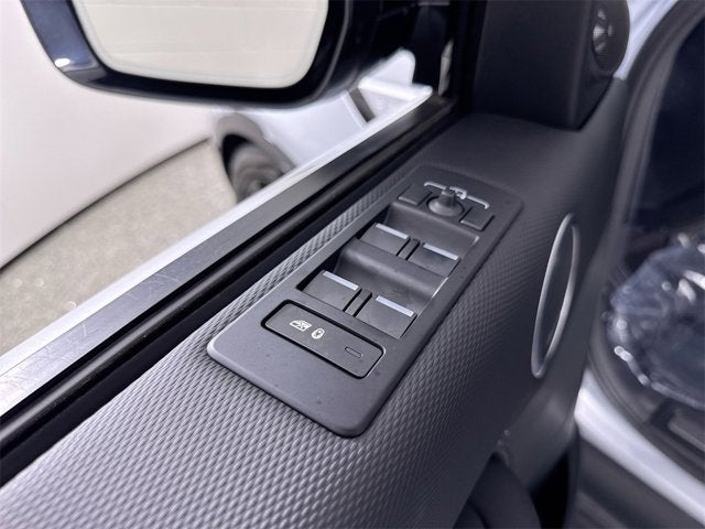 2024 Land Rover Discovery Dynamic SE