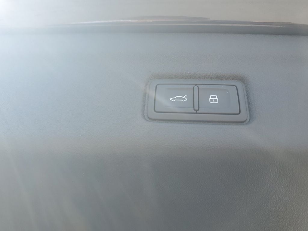 2025 Audi Q6 e-tron Premium Plus quattro