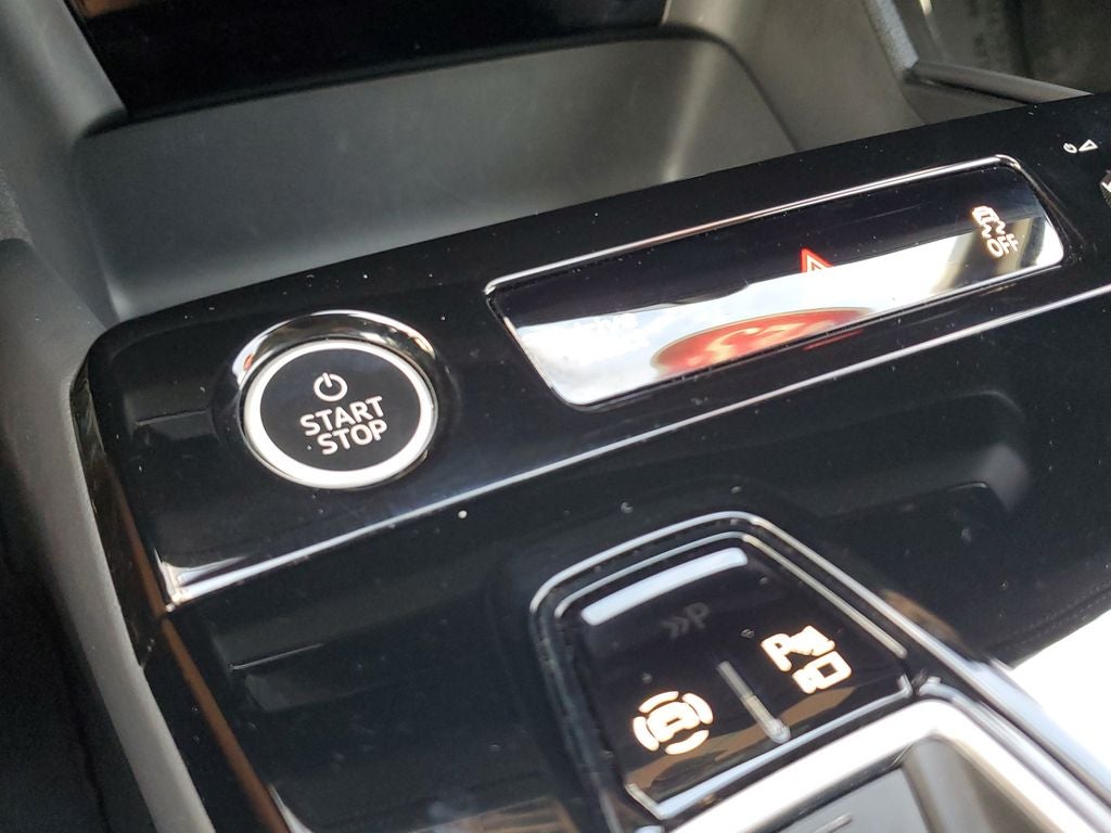 2025 Audi Q6 e-tron Premium Plus quattro