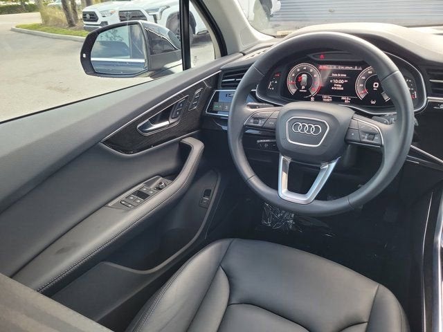 2024 Audi Q7 45 Premium Plus