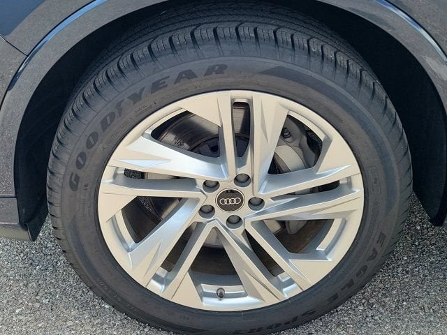 2023 Audi Q7 45 Premium Plus