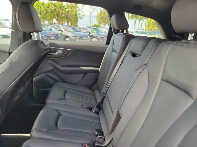 2022 Audi Q7 45 Premium Plus