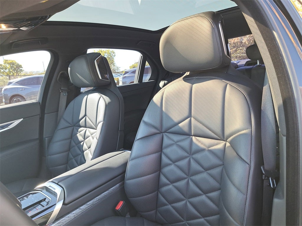 2023 BMW 7 Series 740i