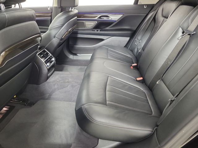 2021 BMW 7 Series 740i