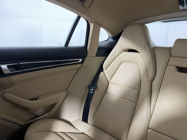 2023 Porsche Panamera Base