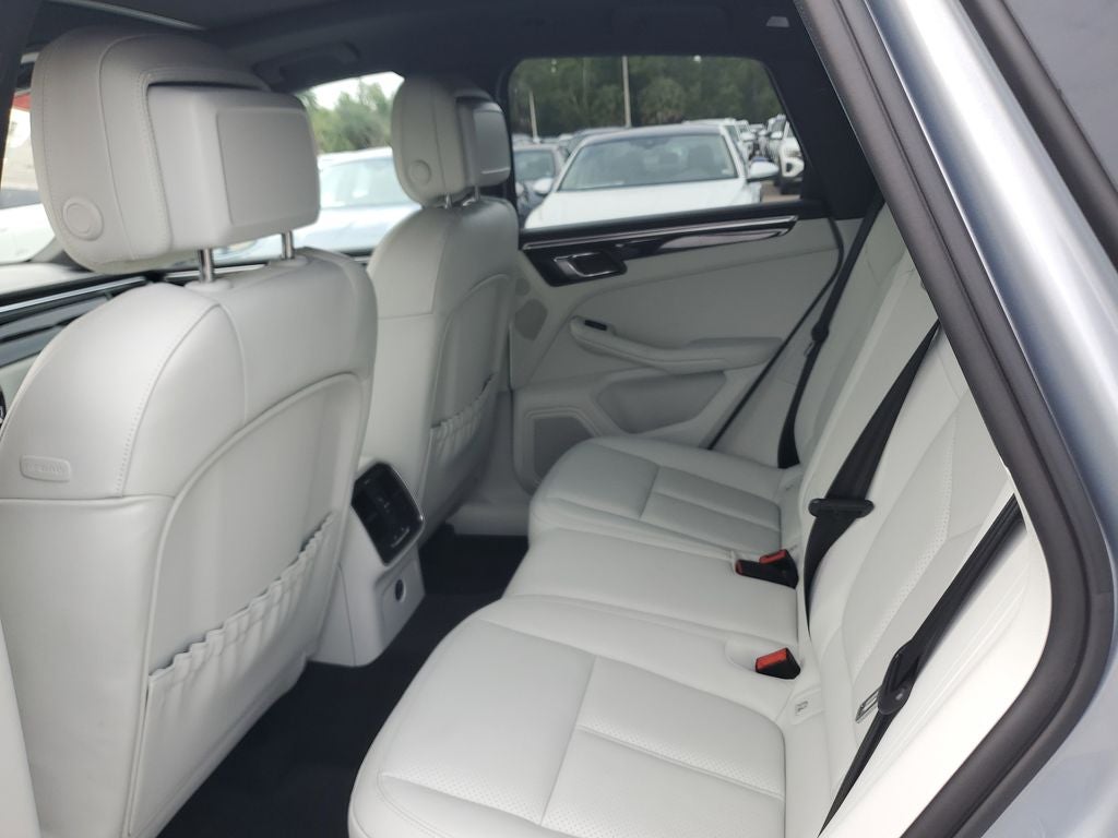 2023 Porsche Macan Base