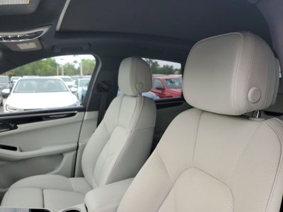 2023 Porsche Macan Base