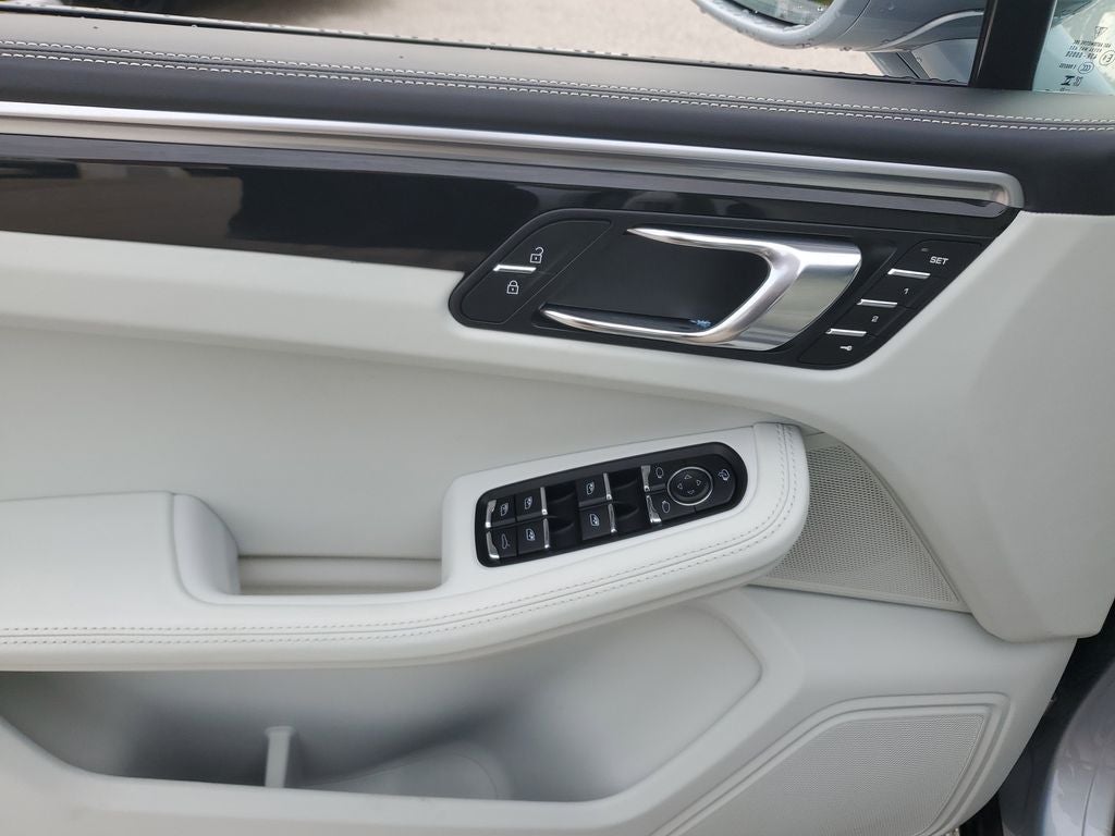 2023 Porsche Macan Base