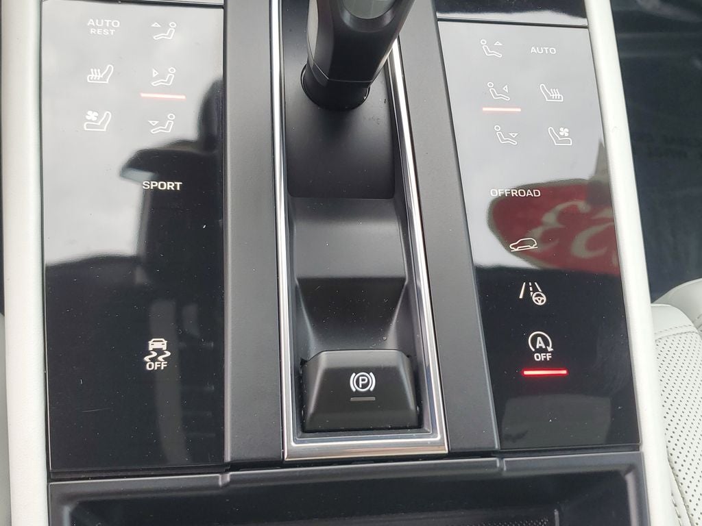 2023 Porsche Macan Base
