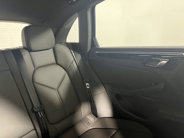 2023 Porsche Macan Base