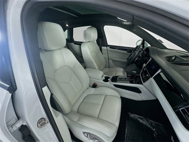 2023 Porsche Macan Base