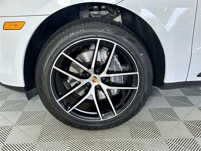 2023 Porsche Macan Base
